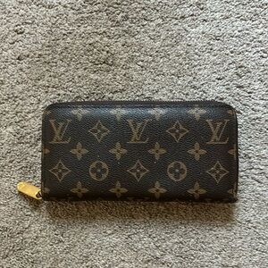 Louis Vuitton Zippy Wallet